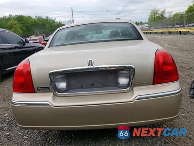 Zdjęcie 6 z 12 samochodu: 2009 LINCOLN TOWN CAR SIGNATURE LIMITED VIN:2LNHM82V59X621596 - miniatura