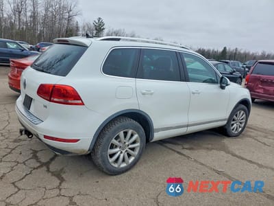 Trzecie zdjęcie samochodu z tyłu: 2014 VOLKSWAGEN TOUAREG V6 VIN:WVGEF9BP5ED003586 - miniatura