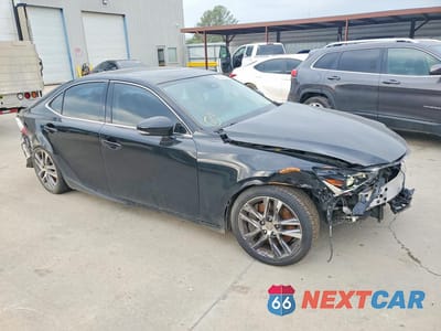 Czwarte zdjęcie samochodu z boku: 2018 LEXUS IS 300 BASE VIN:JTHBA1D26J5067597 - miniatura
