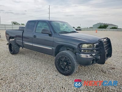 Czwarte zdjęcie samochodu z boku: 2004 GMC NEW SIERRA K1500 VIN:2GTEK19VX41185480 - miniatura