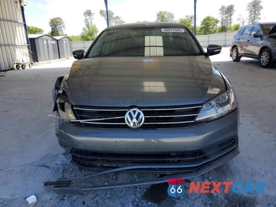 Piąte zdjęcie samochodu w środku: 2017 VOLKSWAGEN JETTA SE VIN:3VWDB7AJ0HM391992 - miniatura