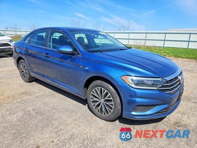 Czwarte zdjęcie samochodu z boku: 2019 VOLKSWAGEN JETTA SEL VIN:3VWEB7BU9KM192525 - miniatura