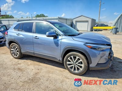 Czwarte zdjęcie samochodu z boku: 2024 TOYOTA COROLLA CROSS XLE VIN:7MUDAABG0RV085159 - miniatura