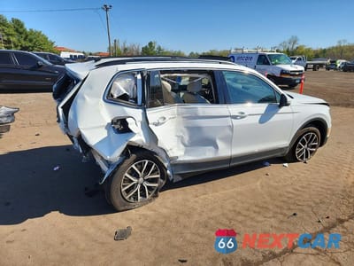 Trzecie zdjęcie samochodu z tyłu: 2021 VOLKSWAGEN TIGUAN SE VIN:3VV2B7AX5MM009336 - miniatura