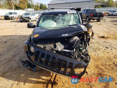 Piąte zdjęcie samochodu w środku: 2014 JEEP PATRIOT LATITUDE VIN:1C4NJRFB8ED689043 - miniatura