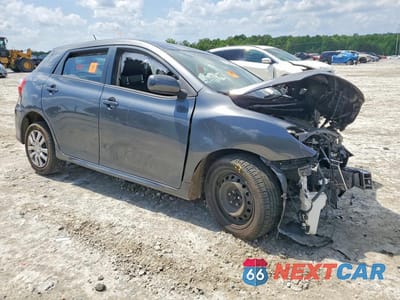 Czwarte zdjęcie samochodu z boku: 2012 TOYOTA MATRIX L VIN:2T1KU4EE8CC810043 - miniatura