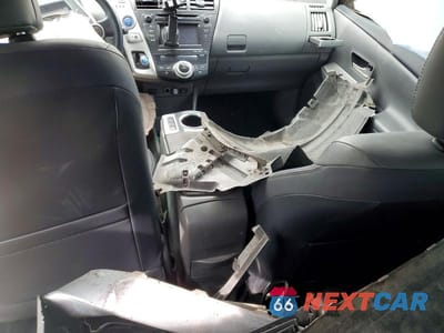 Zdjęcie 8 z 13 samochodu: 2013 TOYOTA PRIUS V FIVE VIN:JTDZN3EU5D3266527 - miniatura