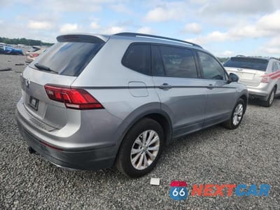 Trzecie zdjęcie samochodu z tyłu: 2019 VOLKSWAGEN TIGUAN S VIN:3VV1B7AX2KM187052 - miniatura