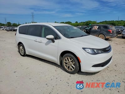 Czwarte zdjęcie samochodu z boku: 2019 CHRYSLER PACIFICA LX VIN:2C4RC1CGXKR701019 - miniatura