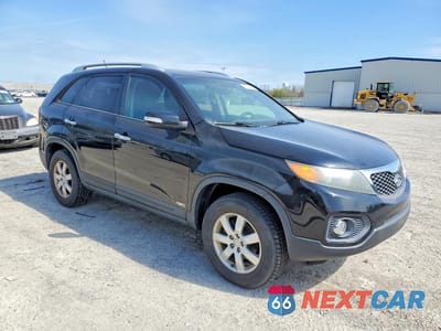 Czwarte zdjęcie samochodu z boku: 2011 KIA SORENTO LX VIN:5XYKTDA19BG058894 - miniatura