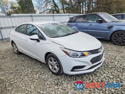 Czwarte zdjęcie samochodu z boku: 2018 CHEVROLET CRUZE LT VIN:1G1BE5SM4J7115077 - miniatura