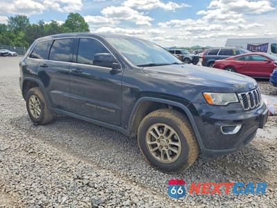 Czwarte zdjęcie samochodu z boku: 2018 JEEP GRAND CHEROKEE LAREDO VIN:1C4RJFAG9JC111567 - miniatura