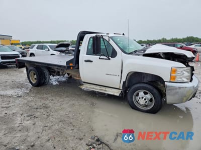 Czwarte zdjęcie samochodu z boku: 2008 CHEVROLET SILVERADO C3500 VIN:1GBJC34KX8E151326 - miniatura