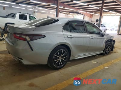 Trzecie zdjęcie samochodu z tyłu: 2021 TOYOTA CAMRY LE VIN:4T1G11AK5MU598355 - miniatura