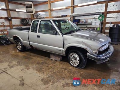 Czwarte zdjęcie samochodu z boku: 2001 CHEVROLET S TRUCK S10 VIN:1GCCS195218249950 - miniatura