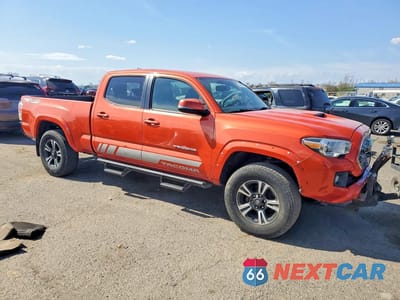 Czwarte zdjęcie samochodu z boku: 2017 TOYOTA TACOMA TRD SPORT VIN:5TFDZ5BN6HX016784 - miniatura