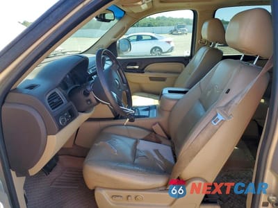 Zdjęcie 7 z 12 samochodu: 2011 GMC YUKON XL DENALI VIN:1GKS2MEF0BR140236 - miniatura