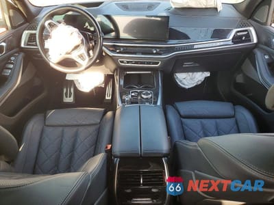 Zdjęcie 8 z 13 samochodu: 2023 BMW X7 XDRIVE40I VIN:5UX23EM03P9P31050 - miniatura