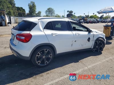 Trzecie zdjęcie samochodu z tyłu: 2019 MERCEDES-BENZ GLA 250 VIN:WDCTG4EB5KU010569 - miniatura