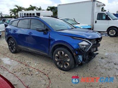 Czwarte zdjęcie samochodu z boku: 2023 KIA SPORTAGE X-LINE VIN:5XYK6CAF2PG091711 - miniatura