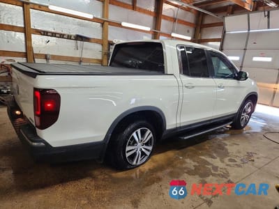 Trzecie zdjęcie samochodu z tyłu: 2017 HONDA RIDGELINE RTS VIN:5FPYK3F42HB030694 - miniatura