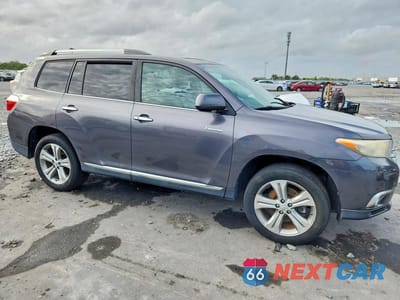 Czwarte zdjęcie samochodu z boku: 2011 TOYOTA HIGHLANDER LIMITED VIN:5TDYK3EH0BS029740 - miniatura