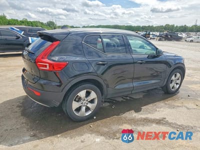 Trzecie zdjęcie samochodu z tyłu: 2022 VOLVO XC40 T5 MOMENTUM VIN:YV4162UK0N2652345 - miniatura
