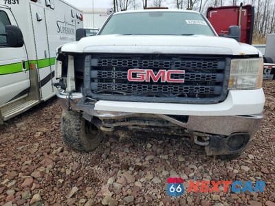 Zdjęcie 9 z 10 samochodu: 2014 GMC SIERRA 3500 HD UTILITY / SERVICE TRUCK VIN:1GT422C8XEF176874 - miniatura