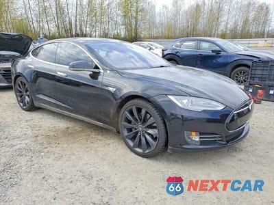Czwarte zdjęcie samochodu z boku: 2015 TESLA MODEL S VIN:5YJSA1E23FF116082 - miniatura