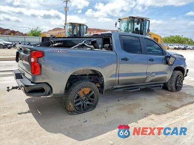 Trzecie zdjęcie samochodu z tyłu: 2021 CHEVROLET SILVERADO K1500 LT TRAIL BOSS VIN:3GCPYFED1MG458850 - miniatura