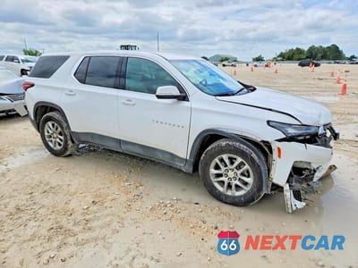 Czwarte zdjęcie samochodu z boku: 2023 CHEVROLET TRAVERSE LS VIN:1GNERFKW4PJ332423 - miniatura
