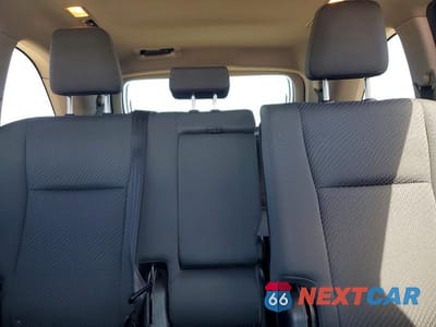 Zdjęcie 10 z 12 samochodu: 2015 TOYOTA HIGHLANDER LE VIN:5TDZARFH2FS011951 - miniatura