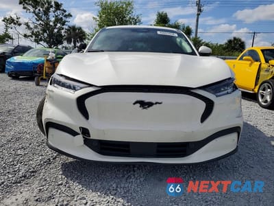 Piąte zdjęcie samochodu w środku: 2022 FORD MUSTANG MACH-E SELECT VIN:3FMTK1RM3NMA58476 - miniatura