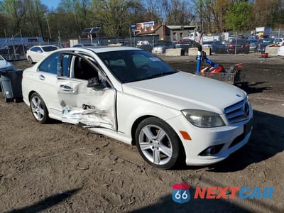 Czwarte zdjęcie samochodu z boku: 2010 MERCEDES-BENZ C 300 VIN:WDDGF5EB7AA396711 - miniatura