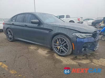 Czwarte zdjęcie samochodu z boku: 2022 BMW M5 VIN:WBS83CH01NCK13747 - miniatura