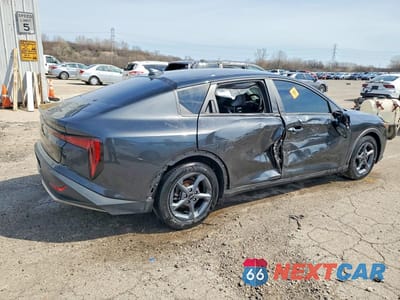 Trzecie zdjęcie samochodu z tyłu: 2025 KIA K4 LXS VIN:3KPFT4DE6SE156083 - miniatura
