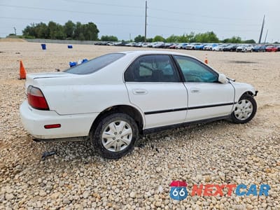 Trzecie zdjęcie samochodu z tyłu: 1996 HONDA ACCORD LX VIN:1HGCD5631TA037901 - miniatura