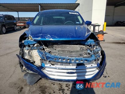 Piąte zdjęcie samochodu w środku: 2017 FORD ESCAPE SE VIN:1FMCU0GD0HUC55662 - miniatura