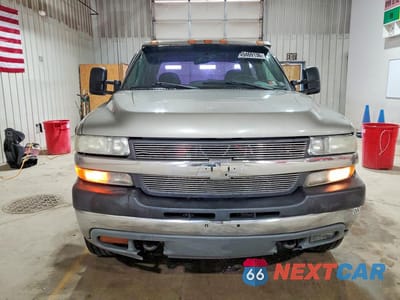 Piąte zdjęcie samochodu w środku: 2001 CHEVROLET SILVERADO K2500 HEAVY DUTY VIN:1GCHK23U41F208808 - miniatura