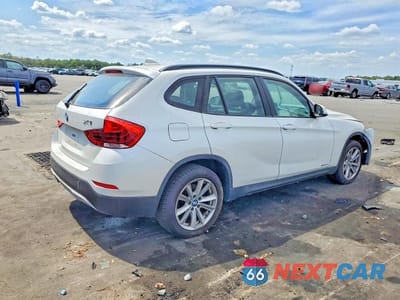 Trzecie zdjęcie samochodu z tyłu: 2013 BMW X1 XDRIVE28I VIN:WBAVL1C55DVR81863 - miniatura