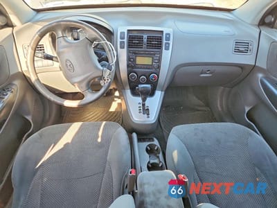 Zdjęcie 8 z 13 samochodu: 2008 HYUNDAI TUCSON SE VIN:KM8JN72D08U866201 - miniatura
