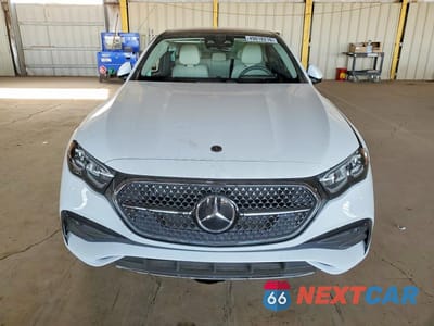Piąte zdjęcie samochodu w środku: 2025 MERCEDES-BENZ E 350 VIN:W1KLF4GB7SA136137 - miniatura