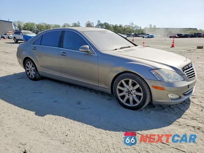 Czwarte zdjęcie samochodu z boku: 2008 MERCEDES-BENZ S 550 VIN:WDDNG71X58A228559 - miniatura