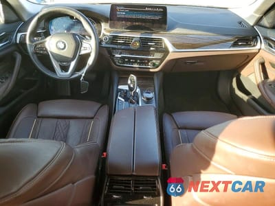 Zdjęcie 8 z 12 samochodu: 2022 BMW 530XE VIN:WBA33AG00NCK89870 - miniatura