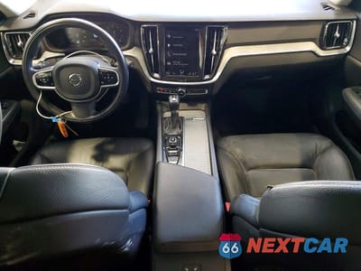 Zdjęcie 8 z 14 samochodu: 2021 VOLVO V60 CROSS COUNTRY T5 MOMENTUM VIN:YV4102WKXM1071597 - miniatura