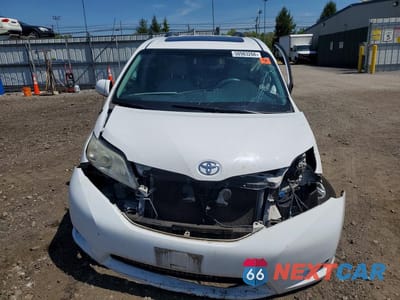 Piąte zdjęcie samochodu w środku: 2014 TOYOTA SIENNA XLE 8-PASSENGER VIN:5TDYK3DC1ES472750 - miniatura