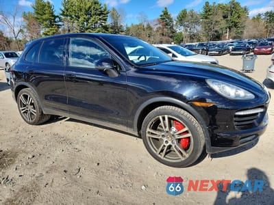 Czwarte zdjęcie samochodu z boku: 2013 PORSCHE CAYENNE TURBO VIN:WP1AC2A23DLA92831 - miniatura