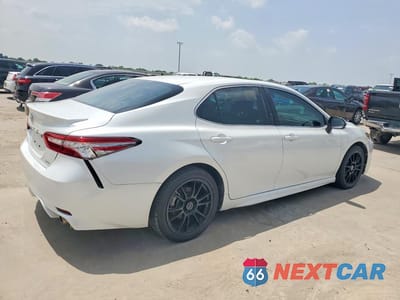Trzecie zdjęcie samochodu z tyłu: 2018 TOYOTA CAMRY XSE VIN:4T1B61HK3JU644732 - miniatura