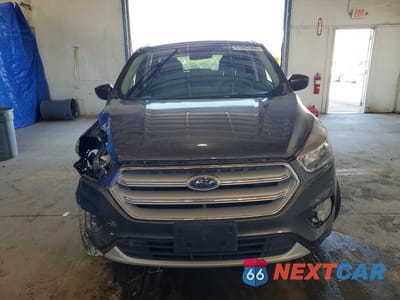 Piąte zdjęcie samochodu w środku: 2019 FORD ESCAPE SE VIN:1FMCU0GD4KUA51535 - miniatura