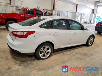 Trzecie zdjęcie samochodu z tyłu: 2013 FORD FOCUS SE VIN:1FADP3F2XDL231991 - miniatura